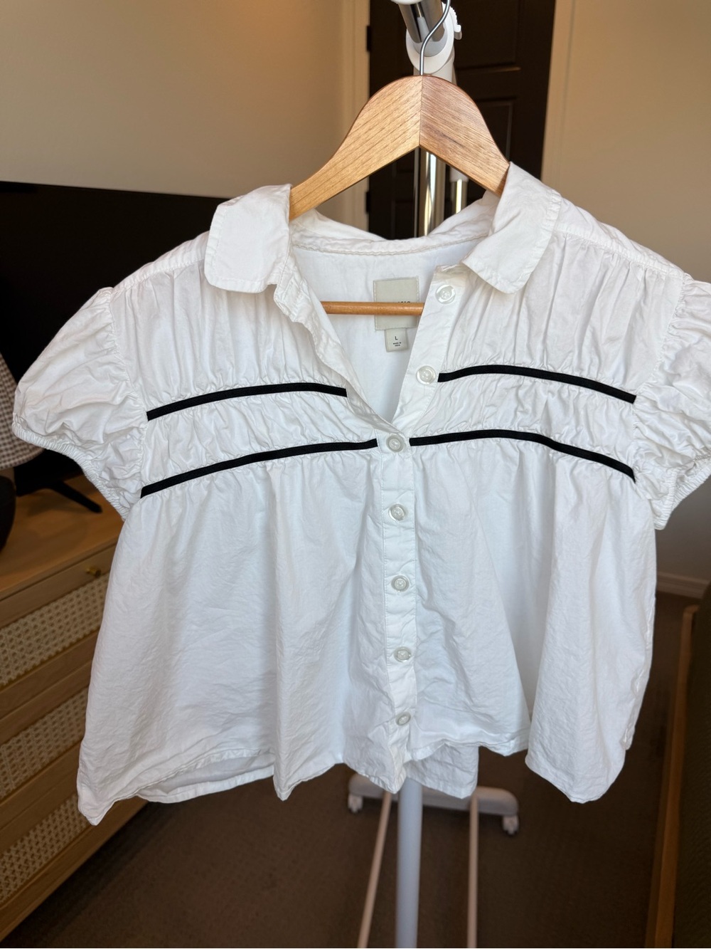 Maeve White Cropped Button-Front Blouse with Black Piping